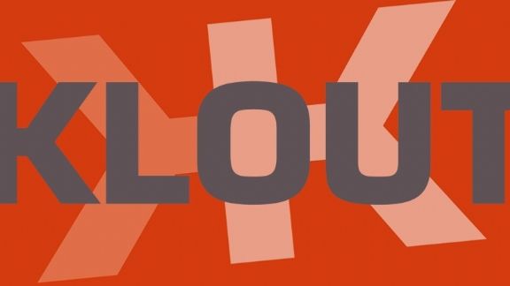 Klout crée des badges experts et se met au français