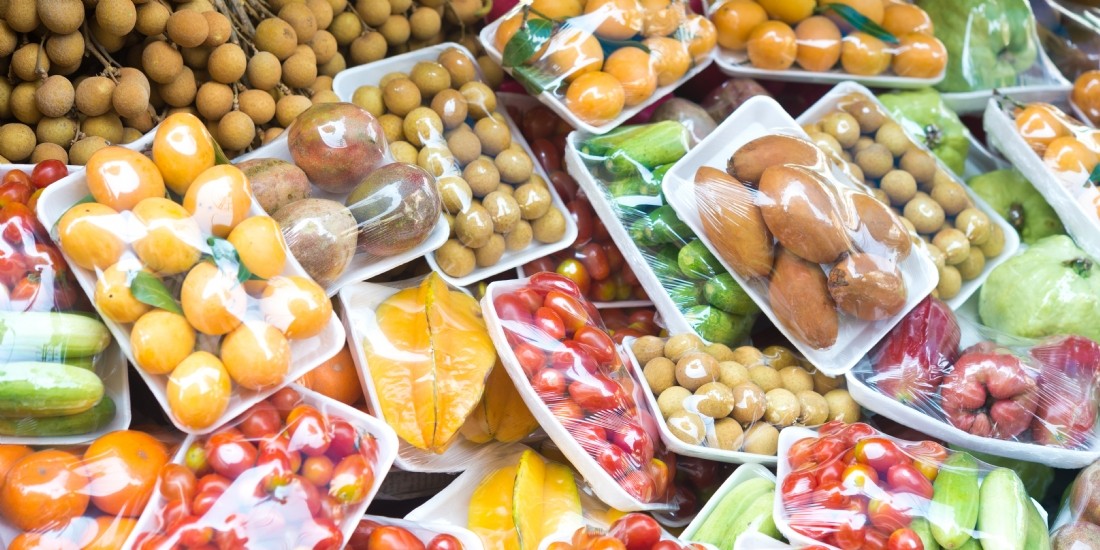 Les emballages plastiques interdits sur une trentaine de fruits et légumes au 1er janvier 2022