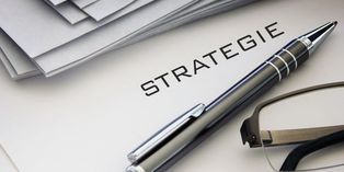Une stratégie de communication doit adapter le message et le choix des canaux au produit et à la cible.