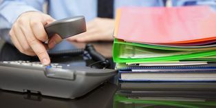 Un audit doit être réalisé sur le lieu de départ, ainsi sur le site d'arrivée, et le déménagement doit être soigneusement préparé.
